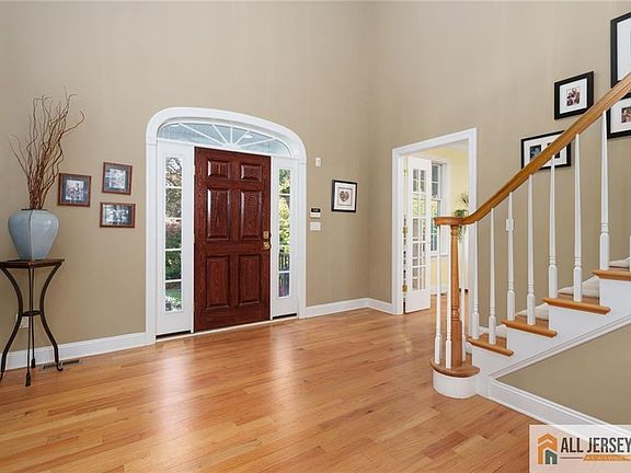 3rd image of 213 Cranbury Neck Rd