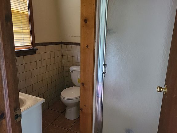 3rd image of 709 Luther Ln