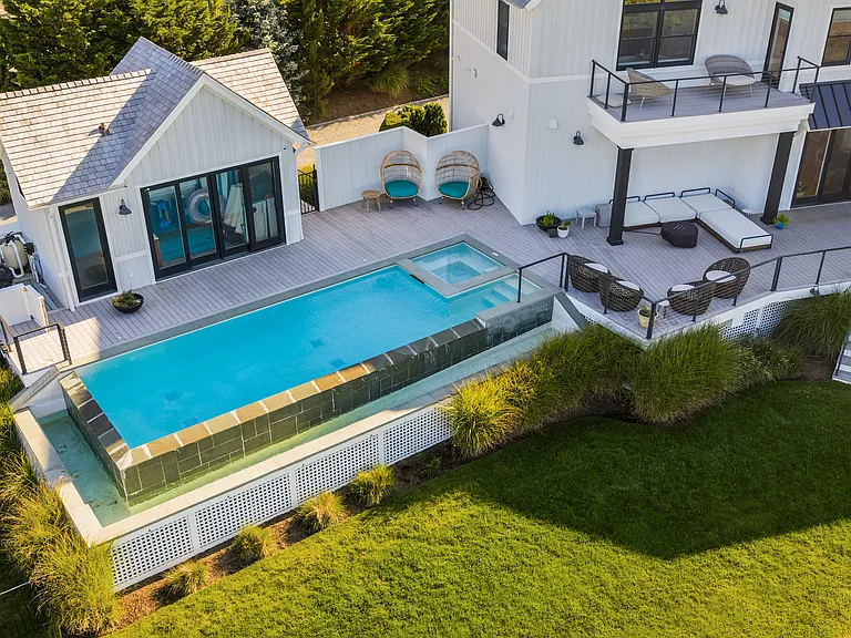 102 Dune Rd — Photo 43