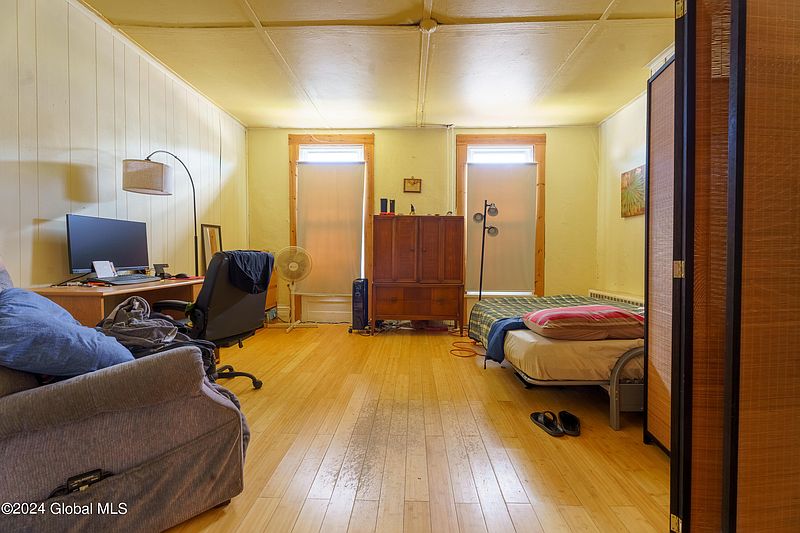 4th image of 907 River Street