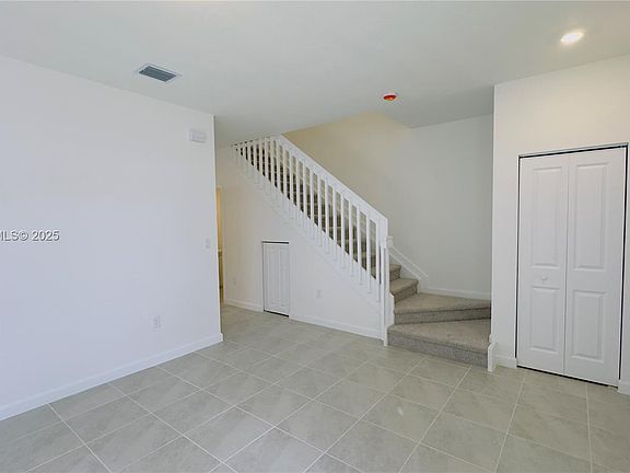 4th image of 2621 SE 27th Dr