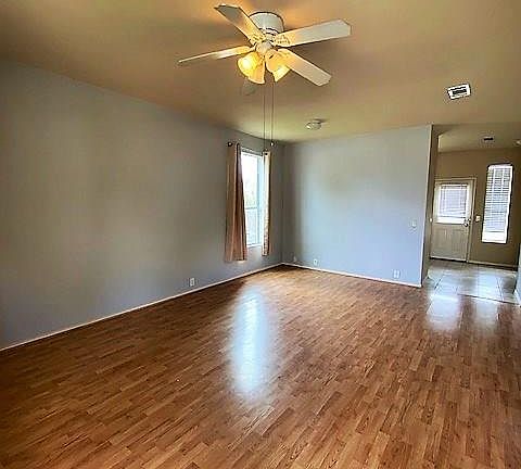3rd image of 905 Chickesaw Ln