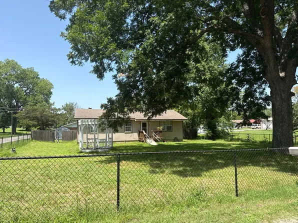 615 E Tejon Ave, Bristow, OK 74010