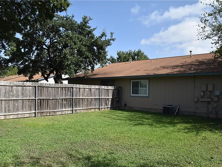 12210 Dundee Dr #B — Photo 2