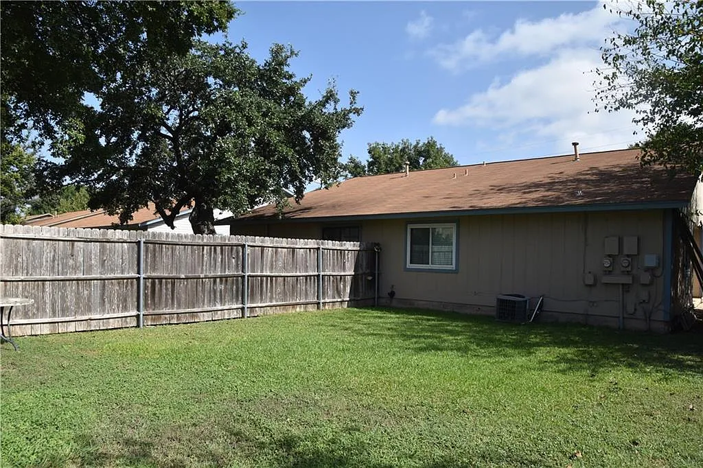 Building Photo - 12210 Dundee Dr #B