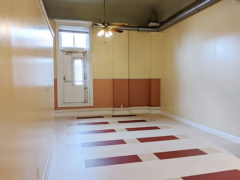 116 1/2 N Walnut St — Photo 3