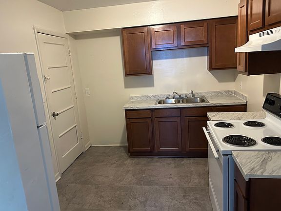 2nd image of 1742 W 6th St