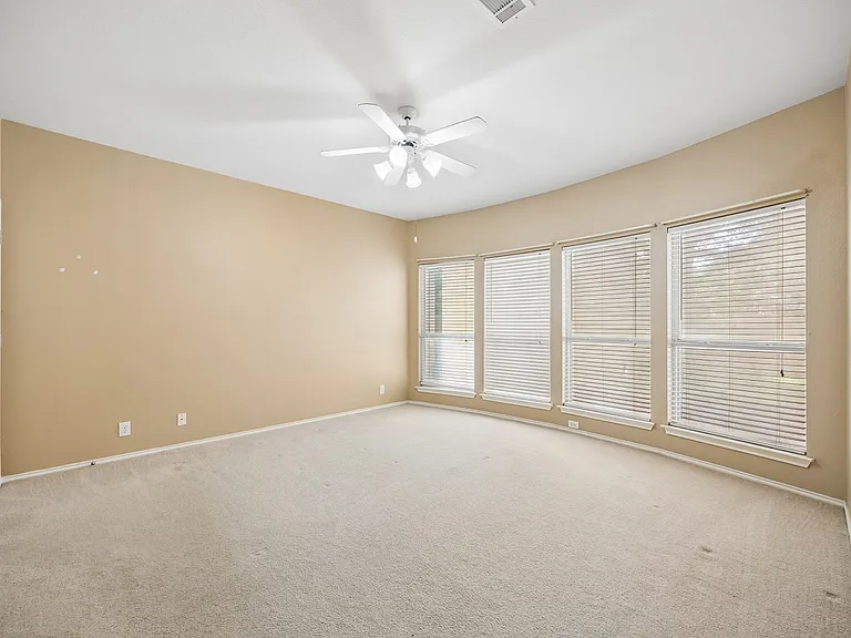 121 Ozuna Dr — Photo 5