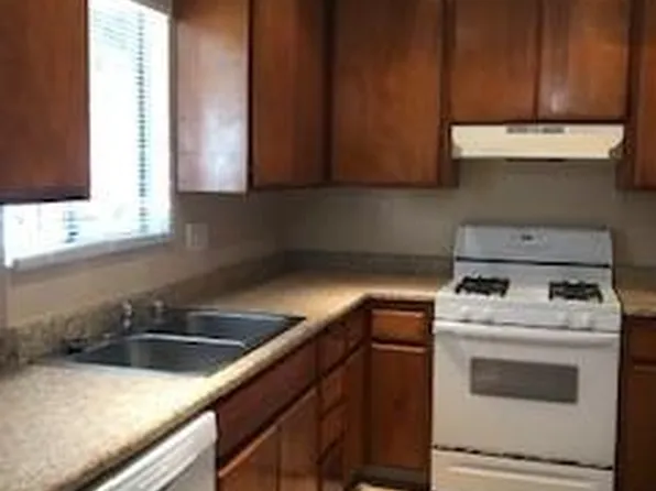 890 Ballantyne St, El Cajon, CA 92021