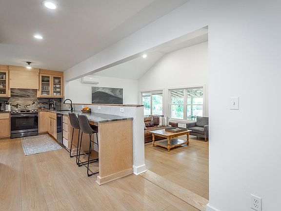 4th image of 1040 Hibbler Cir
