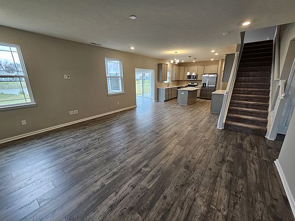 4th image of 7735 Rolling Green Dr