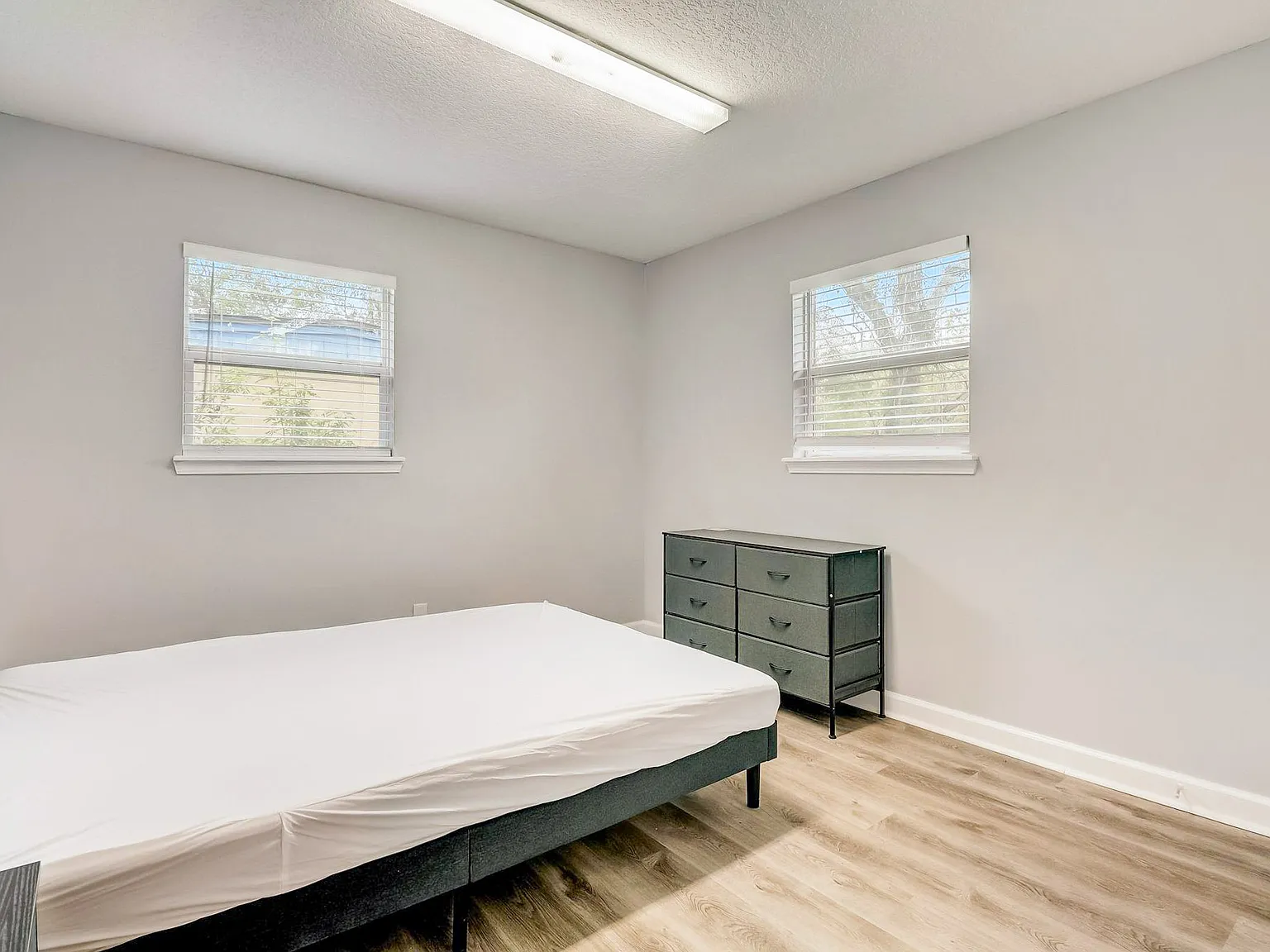 4 bed, 2.0 bath, 1703 sqft, $750 — Photo 2