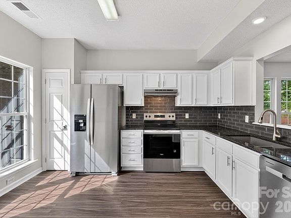 5th image of 105 N Willow Ct
