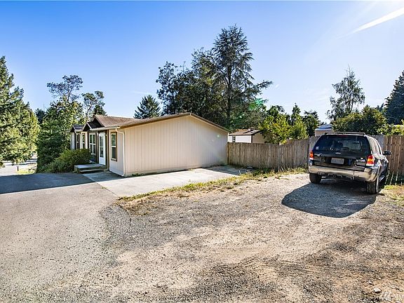 3rd image of 3807 Owl Ln NE