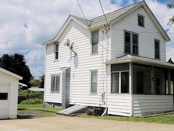 2nd image of 605 Beach St