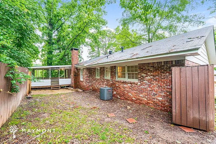 900 Glenvalley Dr — Photo 12