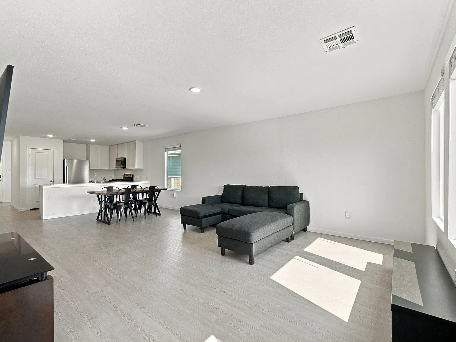 4 bed, 2.5 bath, 1885 sqft, $1,650 — Photo 4