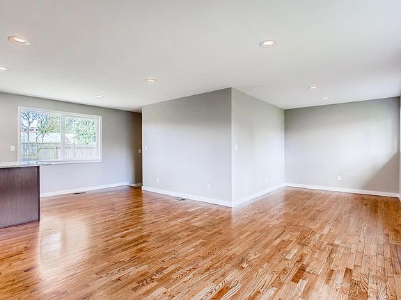 3rd image of 2035 Fir St SE