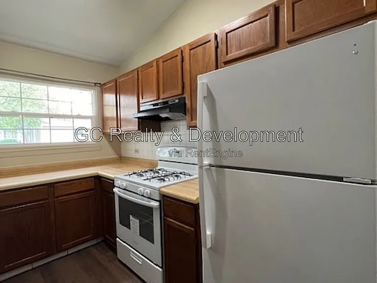 651 Pleasant Pl — Photo 9