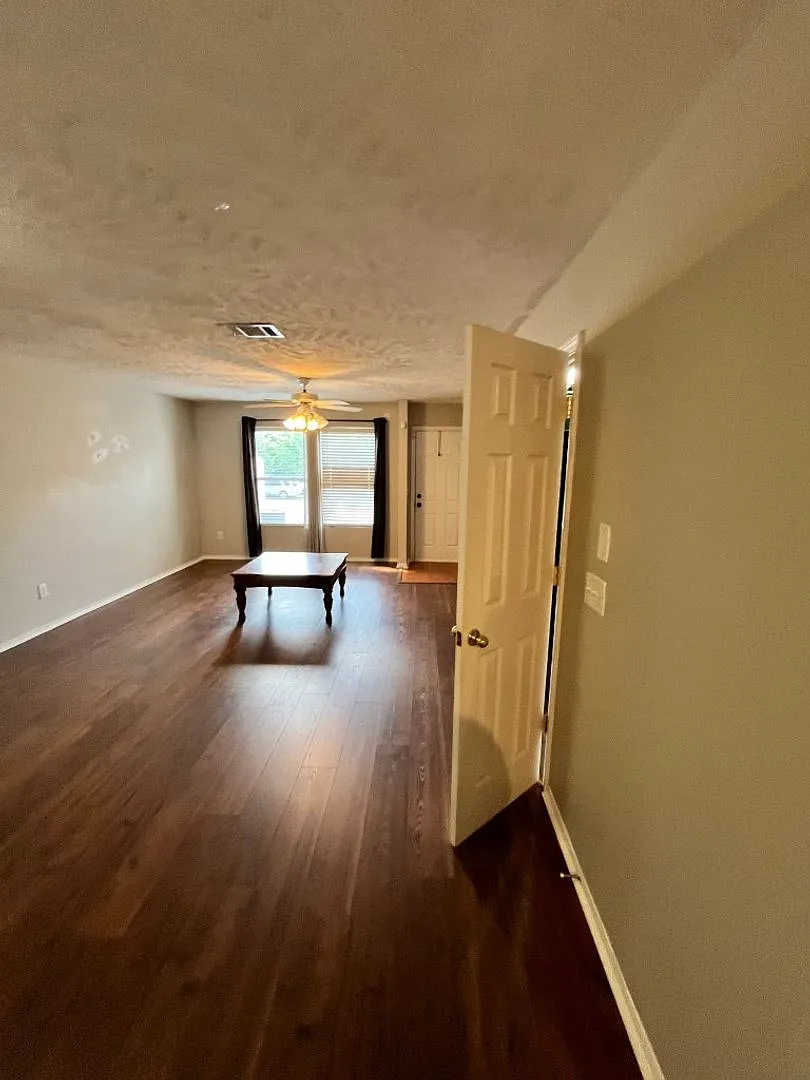 Prime Location Townhome — Photo 4