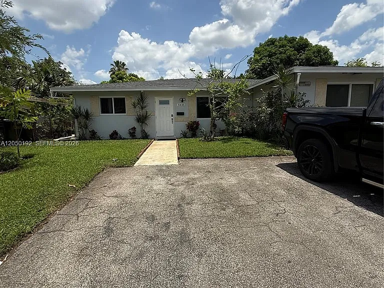 5431 NW 17th Ct — Photo 2