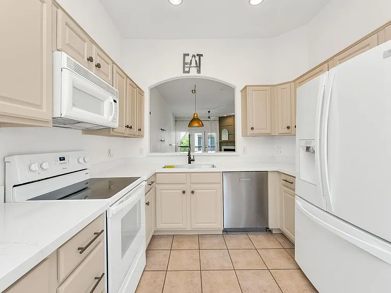 4533 N 22nd St #203 — Photo 9