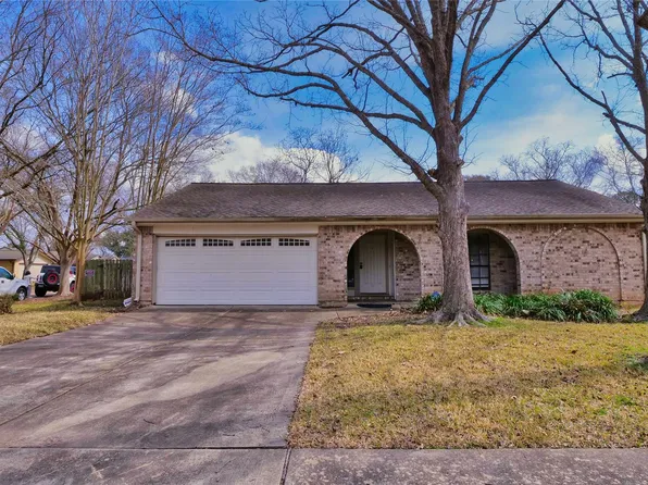 2915 Mesquite Dr, Sugar Land, TX 77479