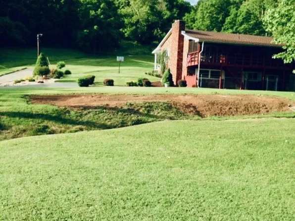 976 Braun Rd, Belpre, OH 45714