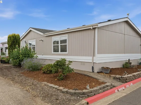 1000 S McKern Ct #123, Newberg, OR 97132