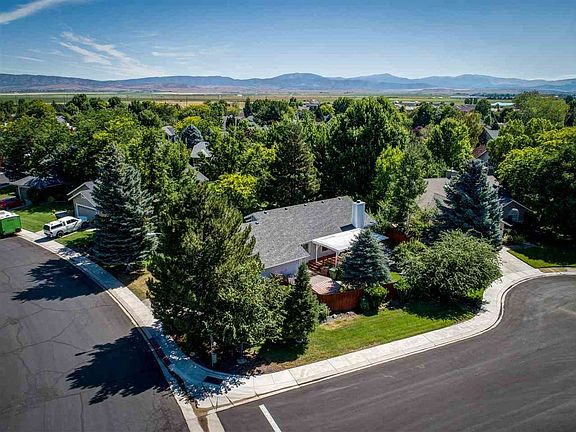 2nd image of 1079 Wisteria Dr