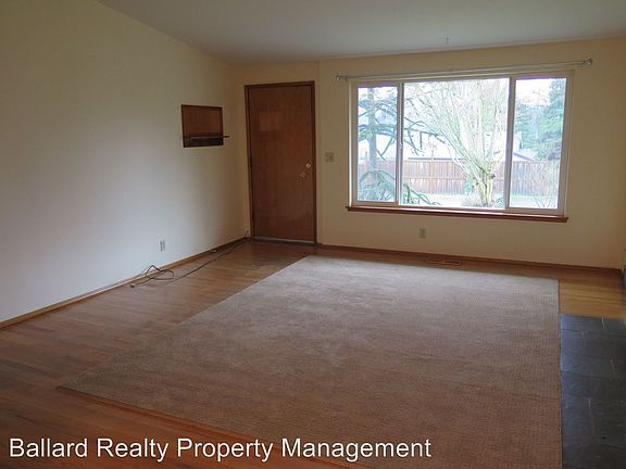 5th image of 13526 35th Ave NE