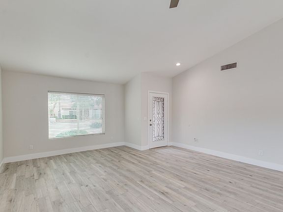 5th image of 1410 E San Angelo Ave