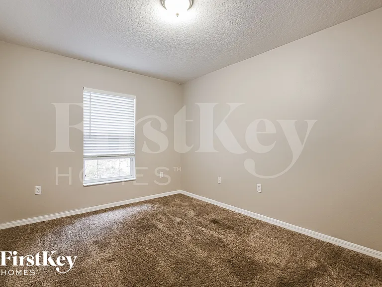 1564 Deerfield Ave — Photo 14
