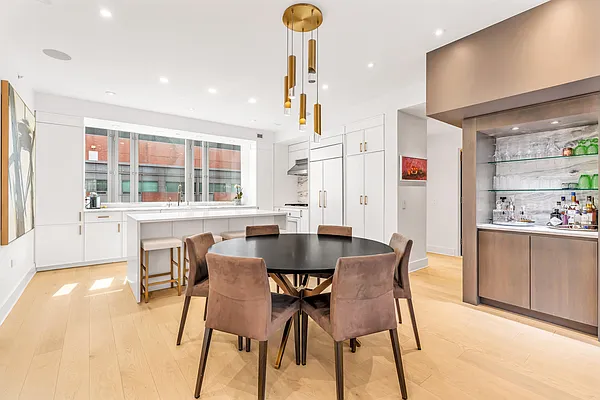 Sold by R New York | media 5