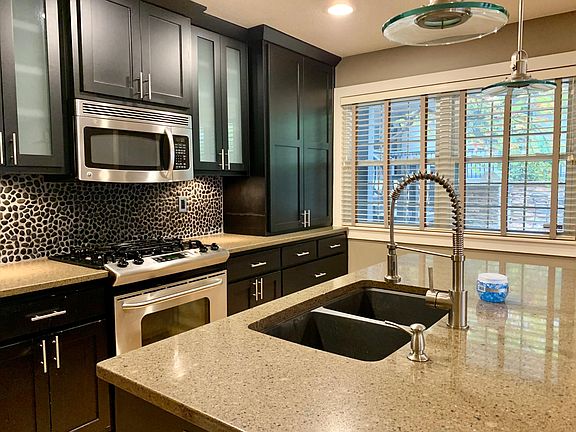 5th image of 4500 Jefferson St #100