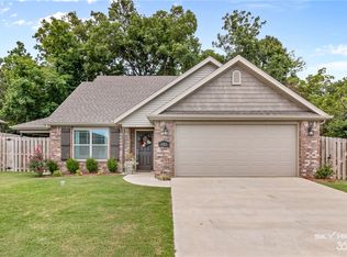 901 Asher Dr, Rogers, AR 72758