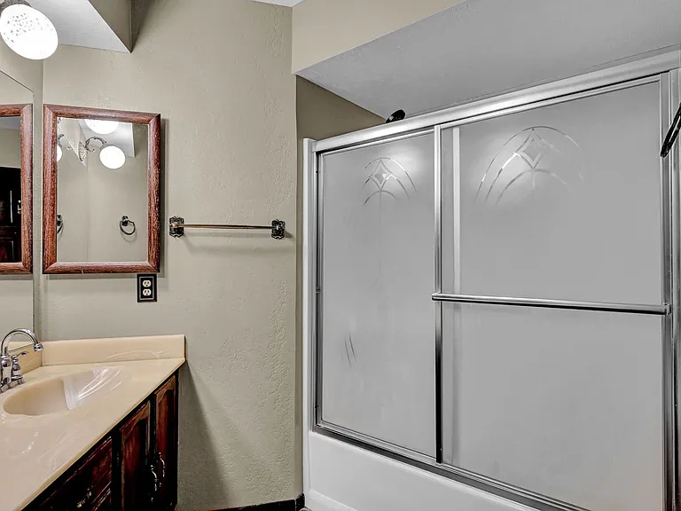 6975 Obannon Dr — Photo 47