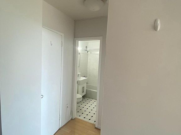 5th image of 1021 Arlington Blvd #E-1021