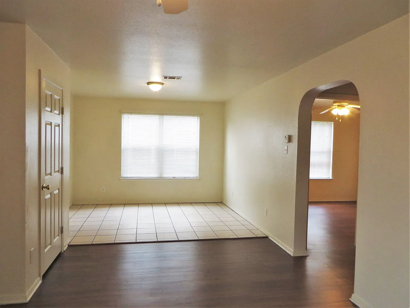 2 Bedroom 2 Bathroom Unit In Georgetown — Photo 1