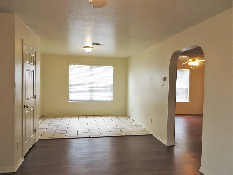 2216A Katy Ln