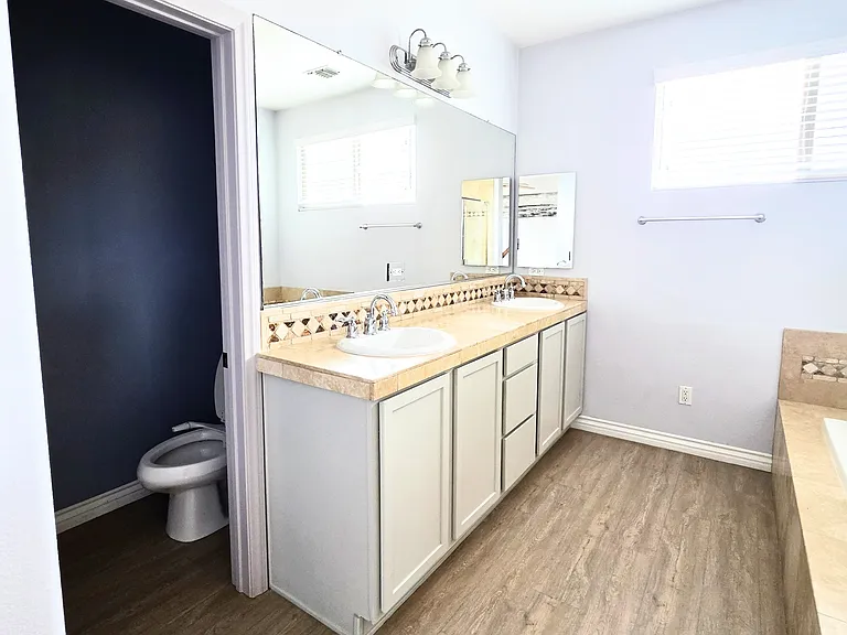 13438 Roselle Ave — Photo 40