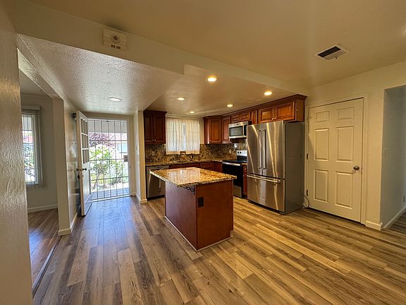 5th image of 1915 Camargo Dr