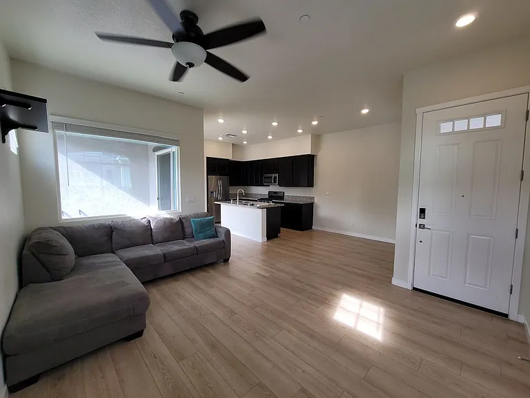3311 Chickadee Ct — Photo 3