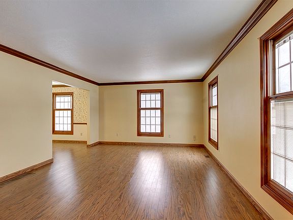 5th image of 8952 Old Meadow Dr