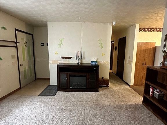 3rd image of 76 Bernwood Dr