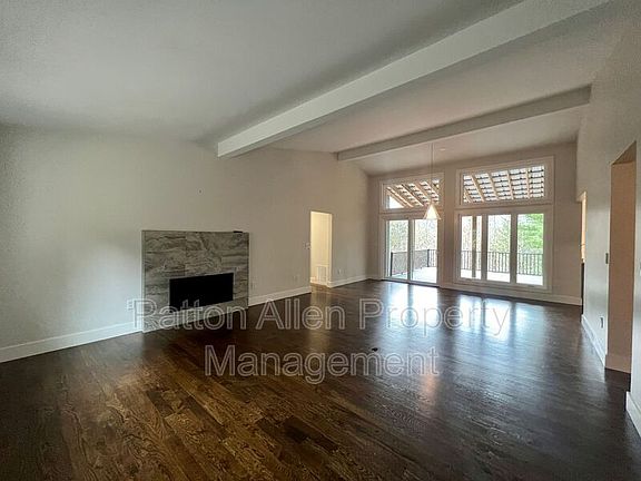 3rd image of 112 Black Oak Dr