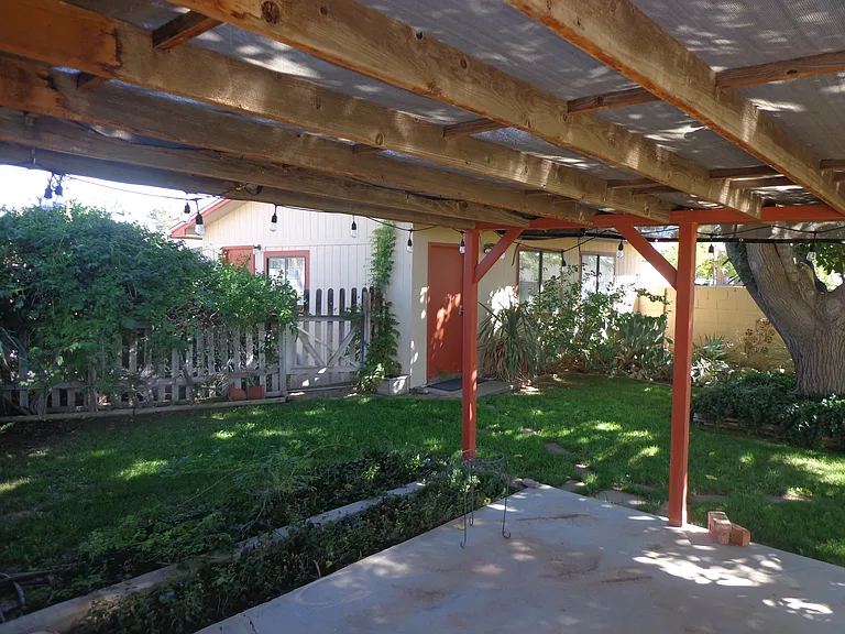 914 Sunset Dr — Photo 4