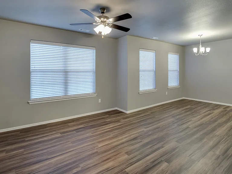 2818 W Auburn Dr — Photo 13