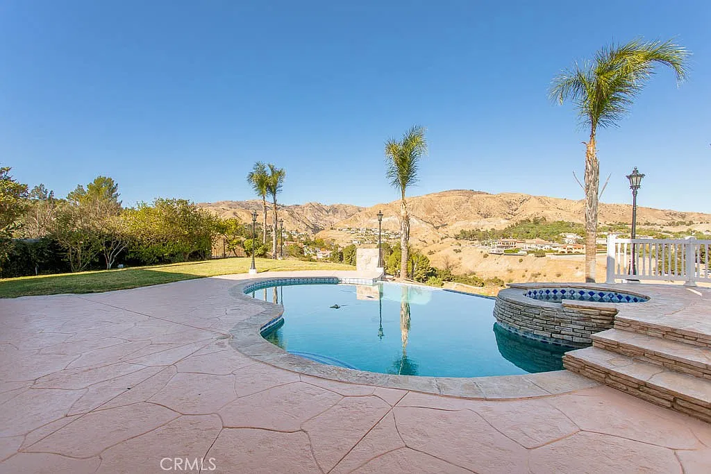 5 bed, 4.5 bath, 4300 sqft, $8,800 — Photo 3