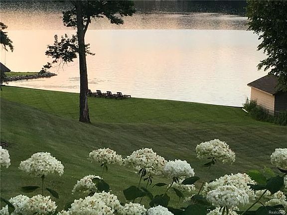 3rd image of 610 Lake Angelus Shrs